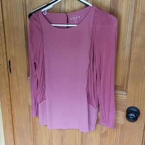 EUC Ladies LOFT top size small